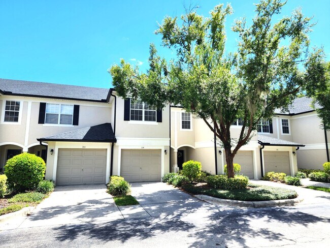 Building Photo - 2-story Spacious Townhome / Gated / Attach...