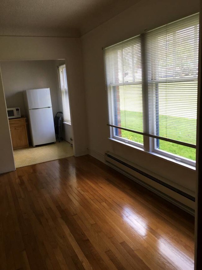 The Metz Apartments 1 bedroom 1628 41st Ave E Seattle WA 98112