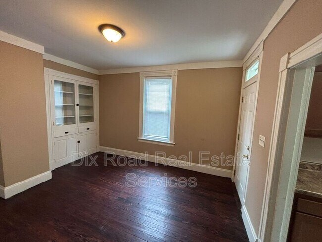 Building Photo - 411 Millikin St