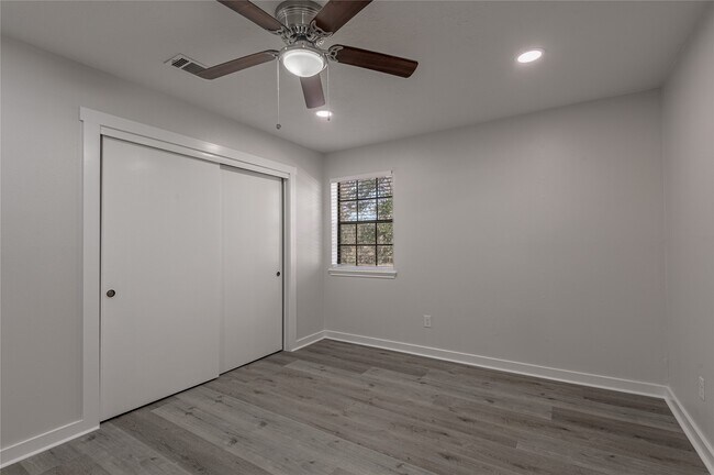 Building Photo - 2401 Sycamore Ave