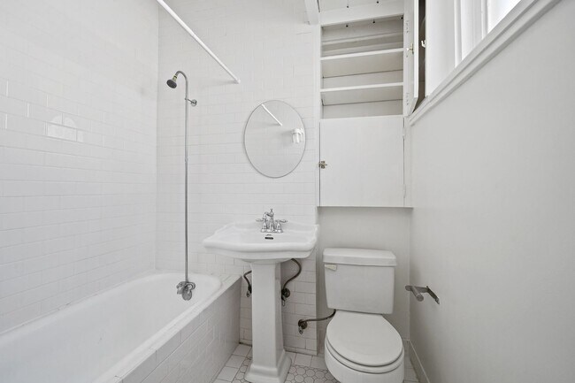 Building Photo - 944 Maltman Ave