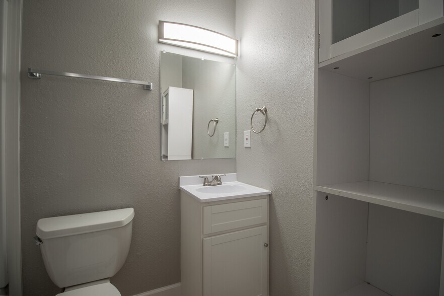 Building Photo - 339 Park Row Ave 1-4