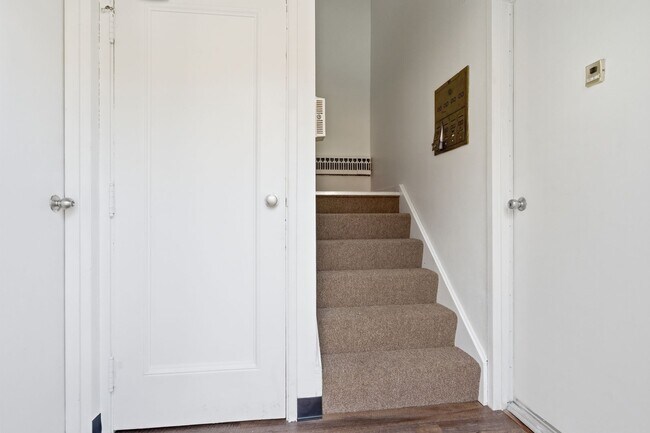 Building Photo - 298 Lumar Dr