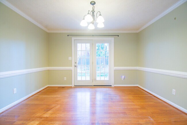 Building Photo - 3 Bedroom 2.5 Bathroom with Bonus Room!