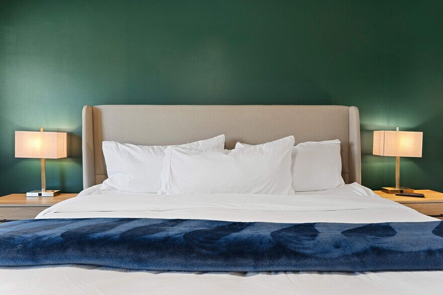 Building Photo - 1191 Los Amigos Dr