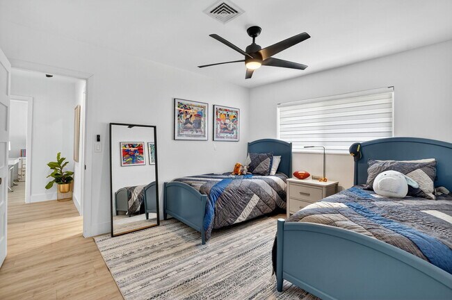 Building Photo - 891 Hickory Terrace