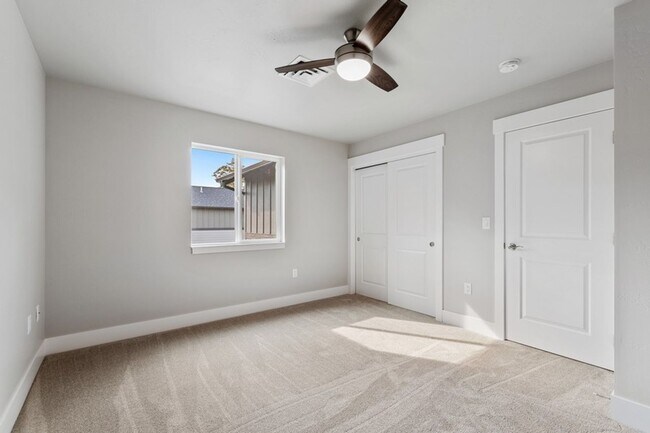 Building Photo - 3 bedroom, 2.5 bath townhome, minutes from downtown Whitefish