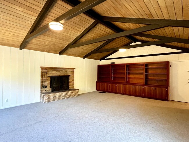 Building Photo - Lovely 3+ Bedroom Single Story Home in San Rafael!