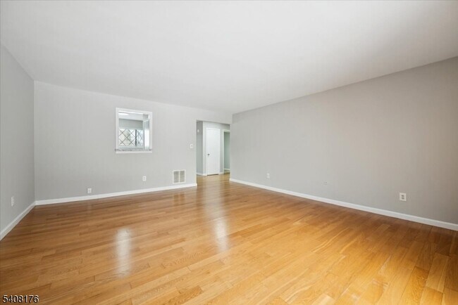 Building Photo - 911 Merritt Dr