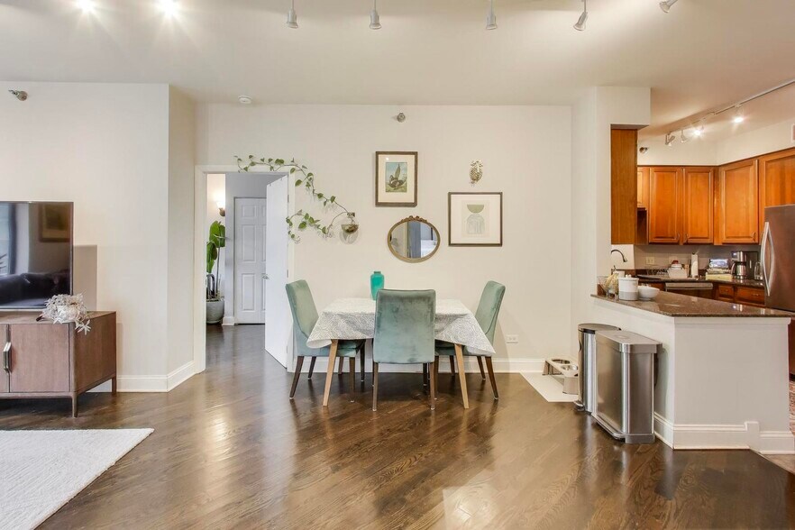 Building Photo - 435 W Erie St