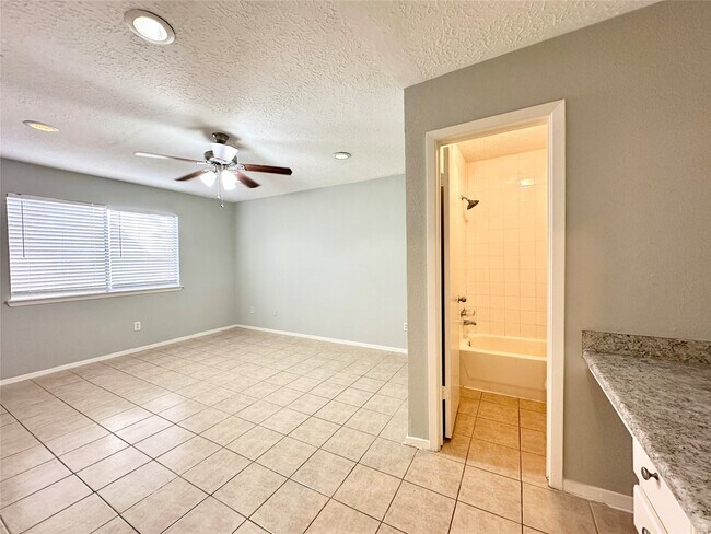 Building Photo - 6722 Kearney Dr