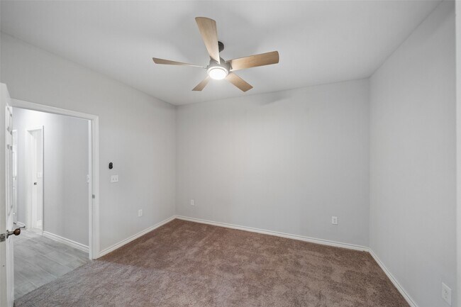 Building Photo - 396 Westchase St