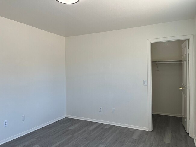 Building Photo - COMING SOON! 3 bedroom 2 bathroom home available in Apple Valley!