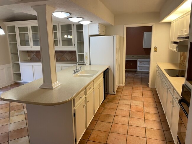 Building Photo - 870 Fenway Park