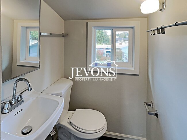 Building Photo - Jevons Property Management Presents 3 Bedrooms, 2.5 Bathrooms Two-Story Single-Family Home in New...