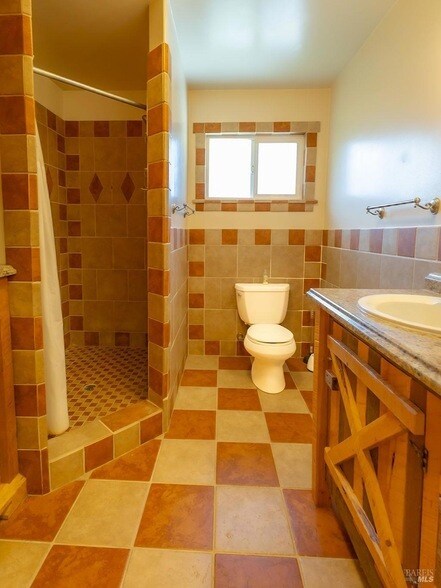 Building Photo - 944 Clover Dr