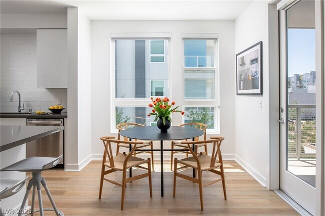 Building Photo - 11055 S Las Vegas Blvd