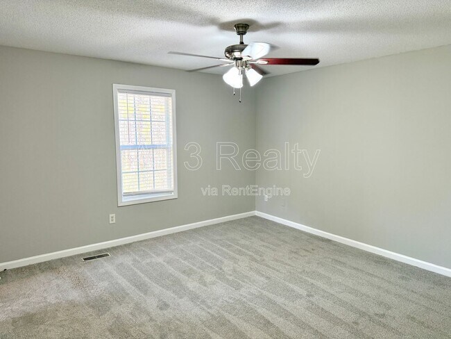 Building Photo - 753 Newport Dr