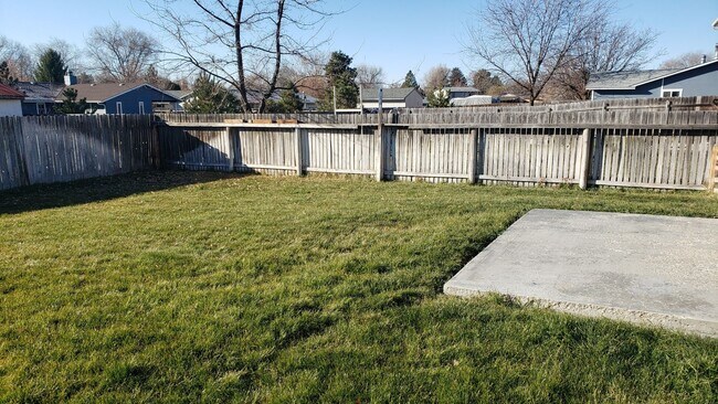 Building Photo - Nice 2 Bedroom with Garage.