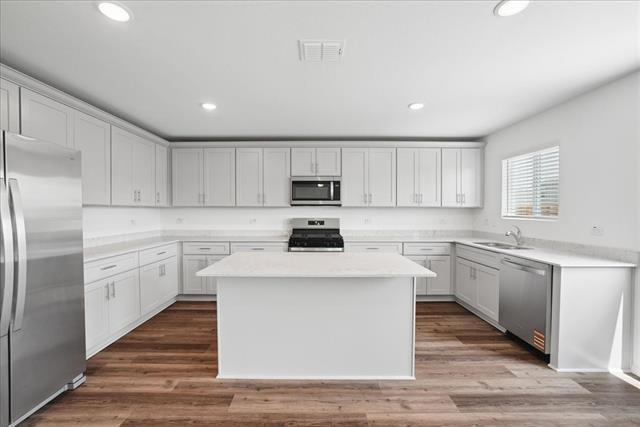 Building Photo - 16000 Isles Dr