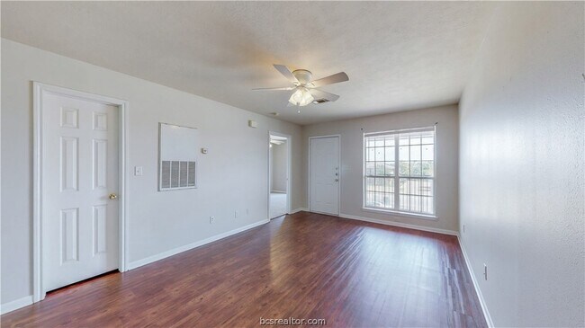 Building Photo - 1509 Hollow Hill Dr