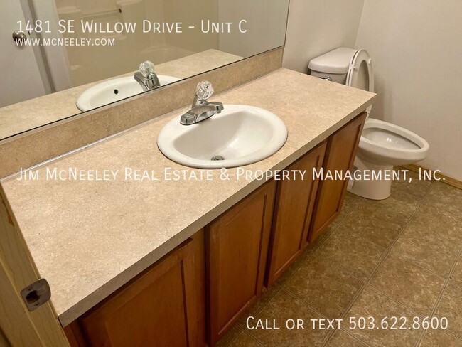 Building Photo - 1481 SE Willow Dr