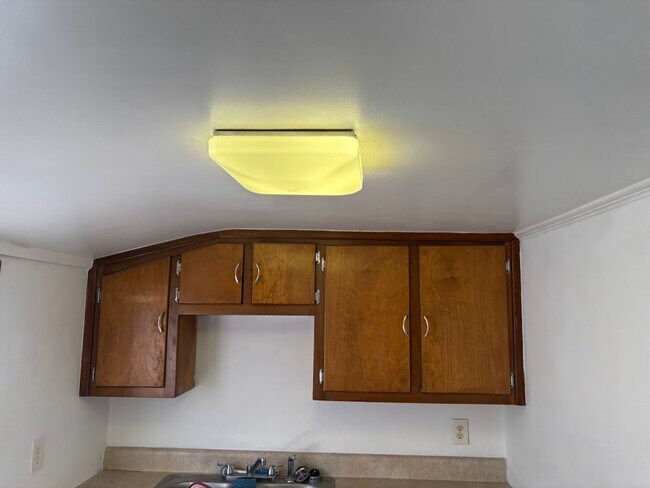 Building Photo - 4745 Lind St