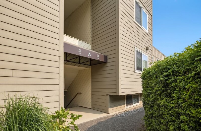 Building Photo - 5844 NE 75th St