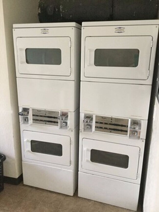 Building Photo - BEAUTIFUL 1 BEDROOM X1 BATHROOM CONDO with NEW HARDWOOD FLOORS! NOW LEASING!!