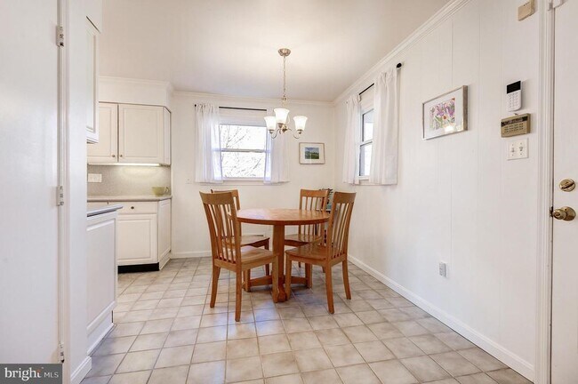 Building Photo - 8805 Honeybee Ln