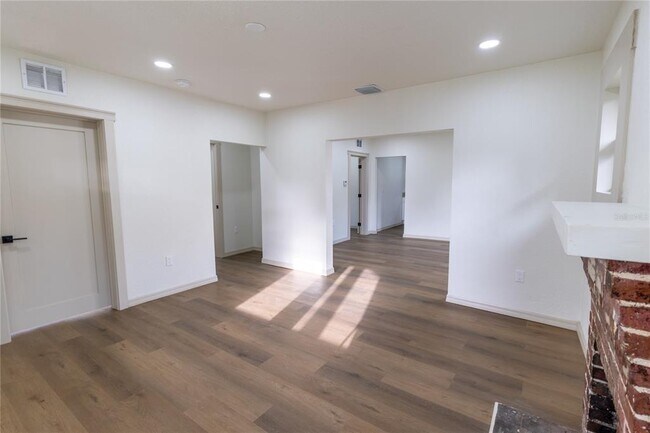 Building Photo - 14022 4th St