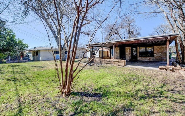 Building Photo - 7803 Lazy Ln