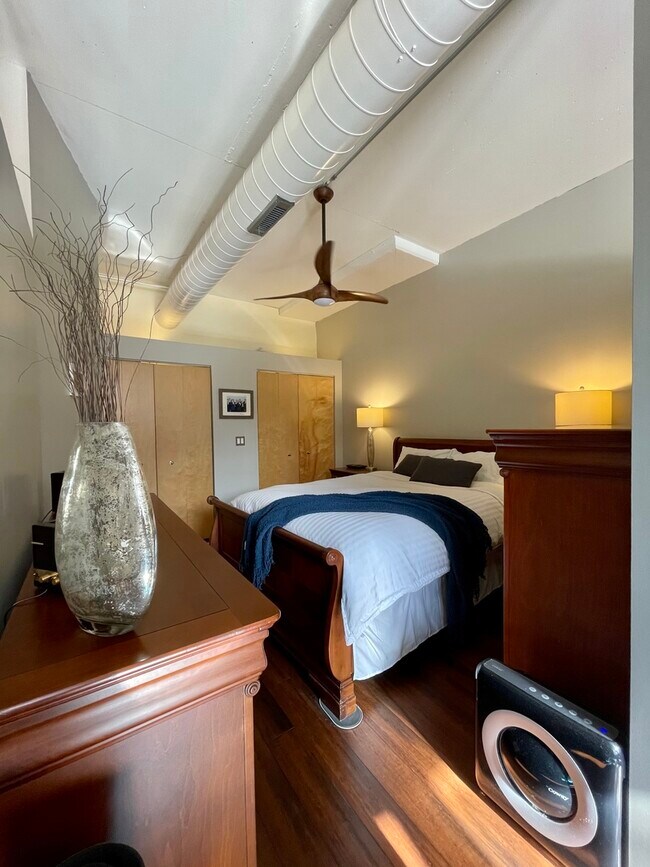 Building Photo - 6 S Laflin St