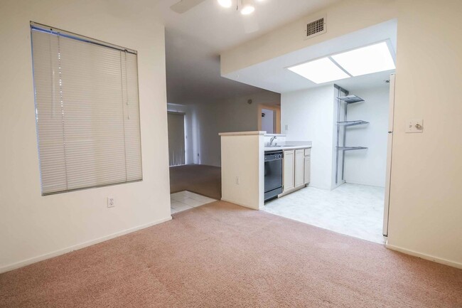 Building Photo - Spacious First-Floor Condo in the Southwest!