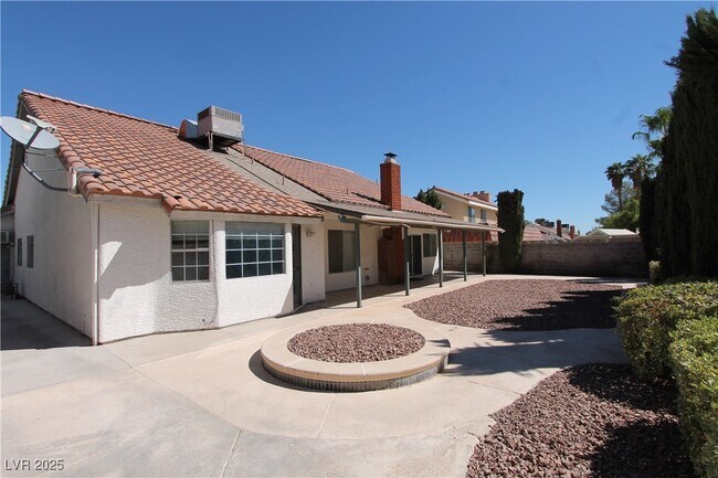 Building Photo - 6605 Vicuna Dr