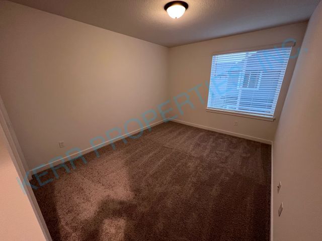 Building Photo - FREE RENT! Spacious 4-Bedroom Home in Happ...