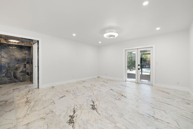 Building Photo - 5306 Santa Rosa Ct