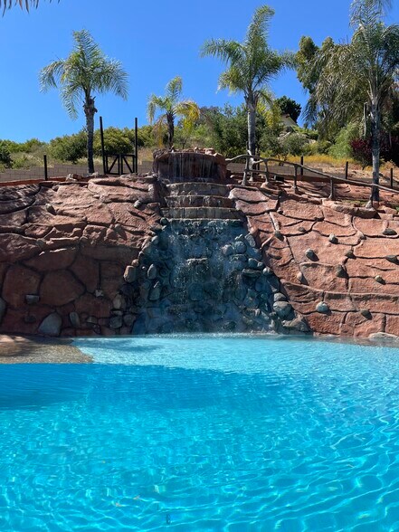 Building Photo - 40500 Avenida La Cresta