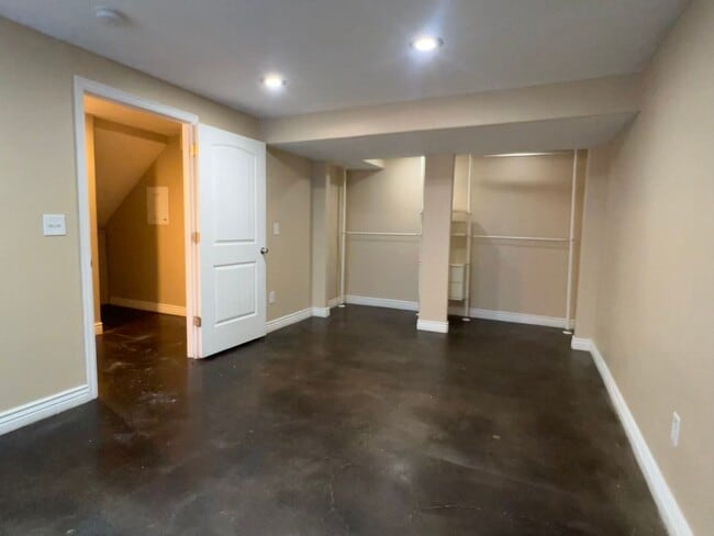 Building Photo - PRICE REDUCED:  LG 4-BED TOWNHOUSE NOW $1,995