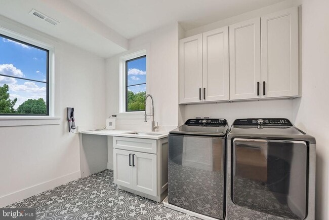 Building Photo - 1452 Buena Vista Ave