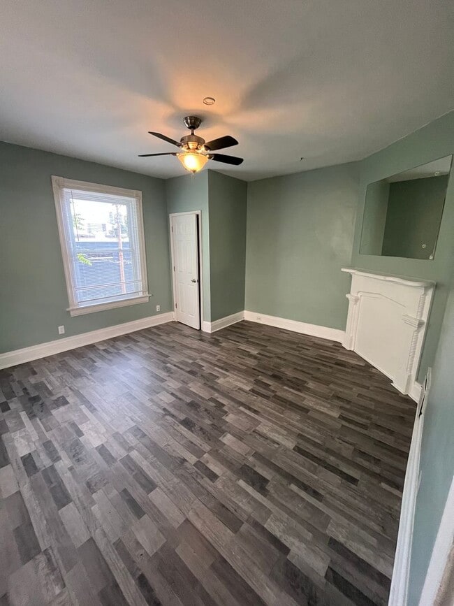 Building Photo - 2106 Lawn Ave