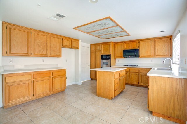 Building Photo - 14276 Madera Ct