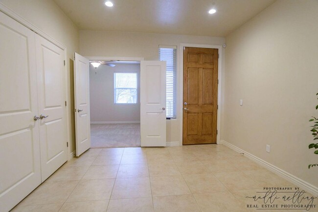 Building Photo - Crescent Heights Home: 55+ Community