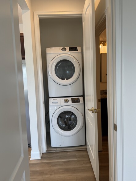 Building Photo - 8447 Rothman Aly