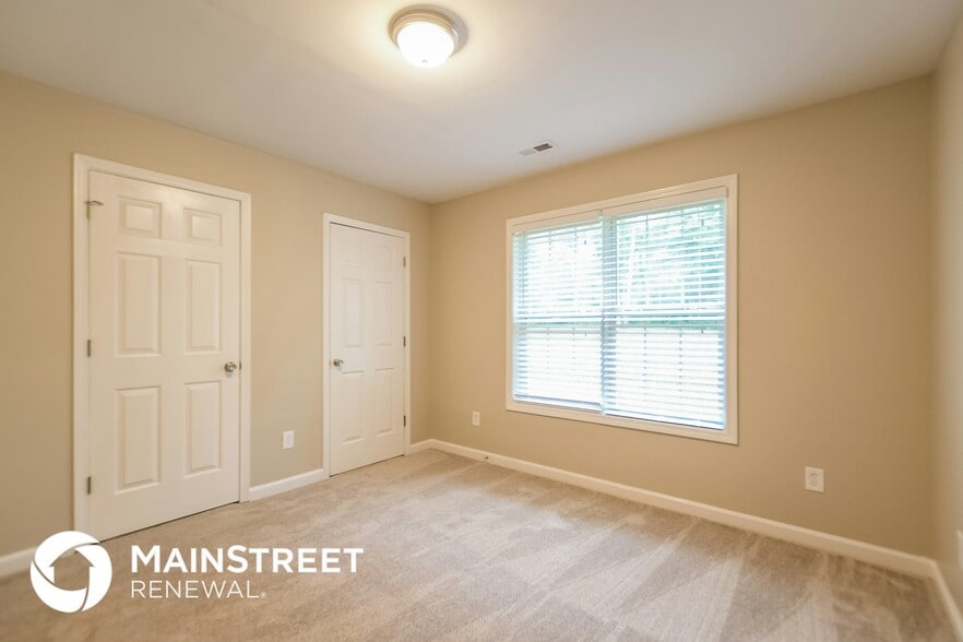 Building Photo - 1059 Olive Dr