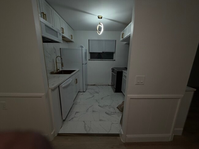 Building Photo - 1617 Pelham Pl