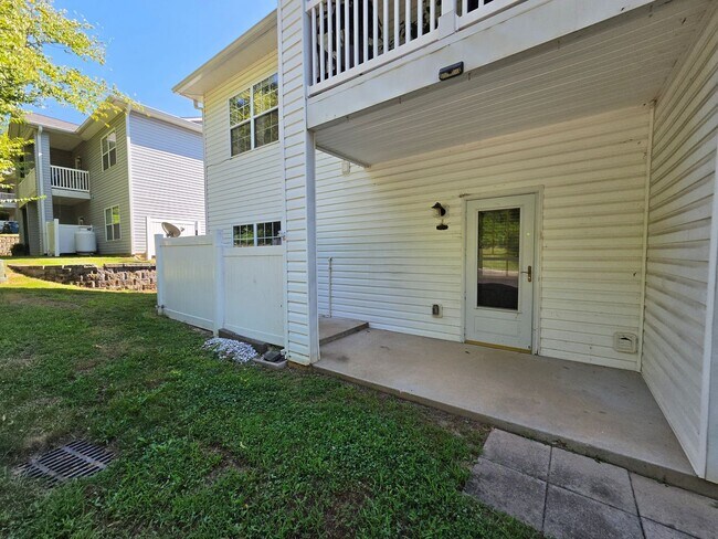 Building Photo - 21231 Hickory St