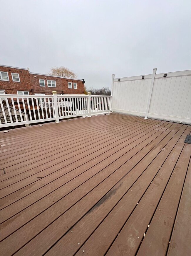 Building Photo - 3-Bedroom Townhome in Parkwood with Finished Basement! Available NOW!