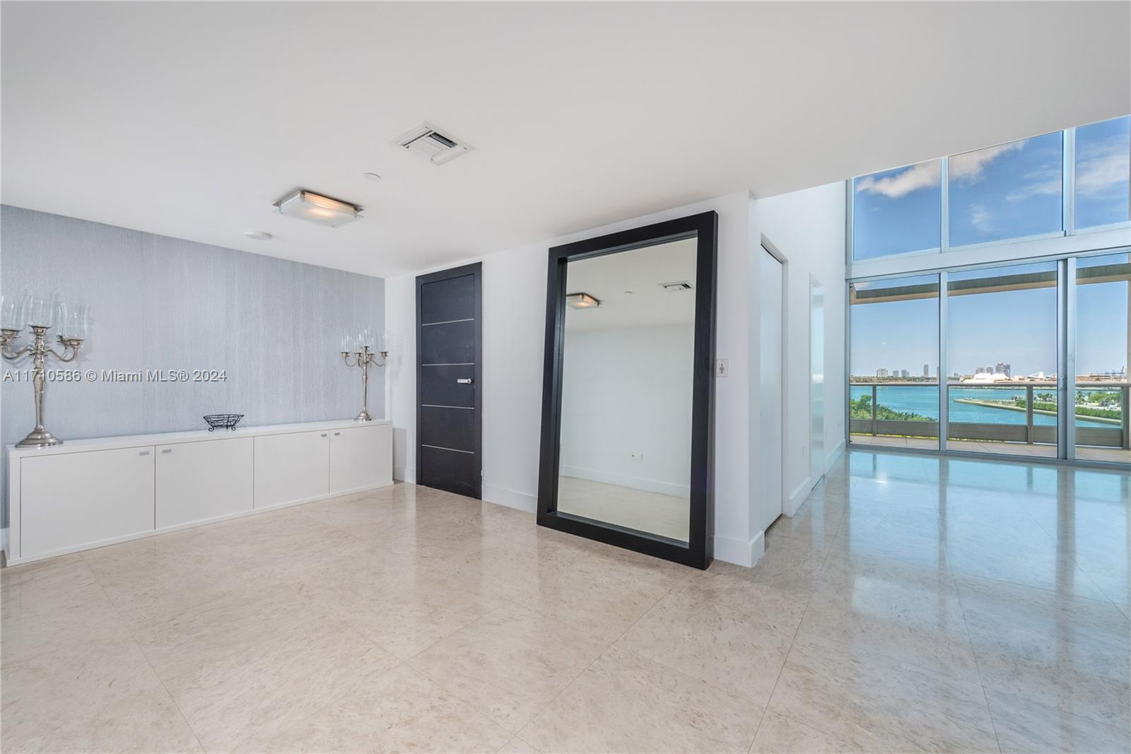 Building Photo - 900 Biscayne