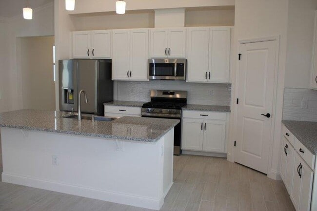 Building Photo - BRAND NEW 3 BEDROOM SINGLE FAMILY HOME IN ...
